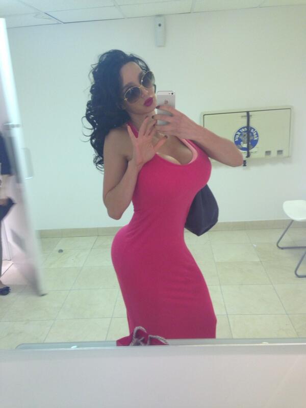 amy_anderssen_wants_you_to_look_at_her_twitter_20130908_1273225188