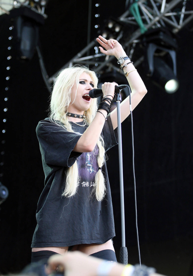 Taylor Momsen Continues Her Controversial World Tour – Page 5 – Heyman ...